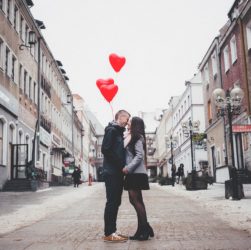 People Man Woman Couple Love - StockSnap / Pixabay