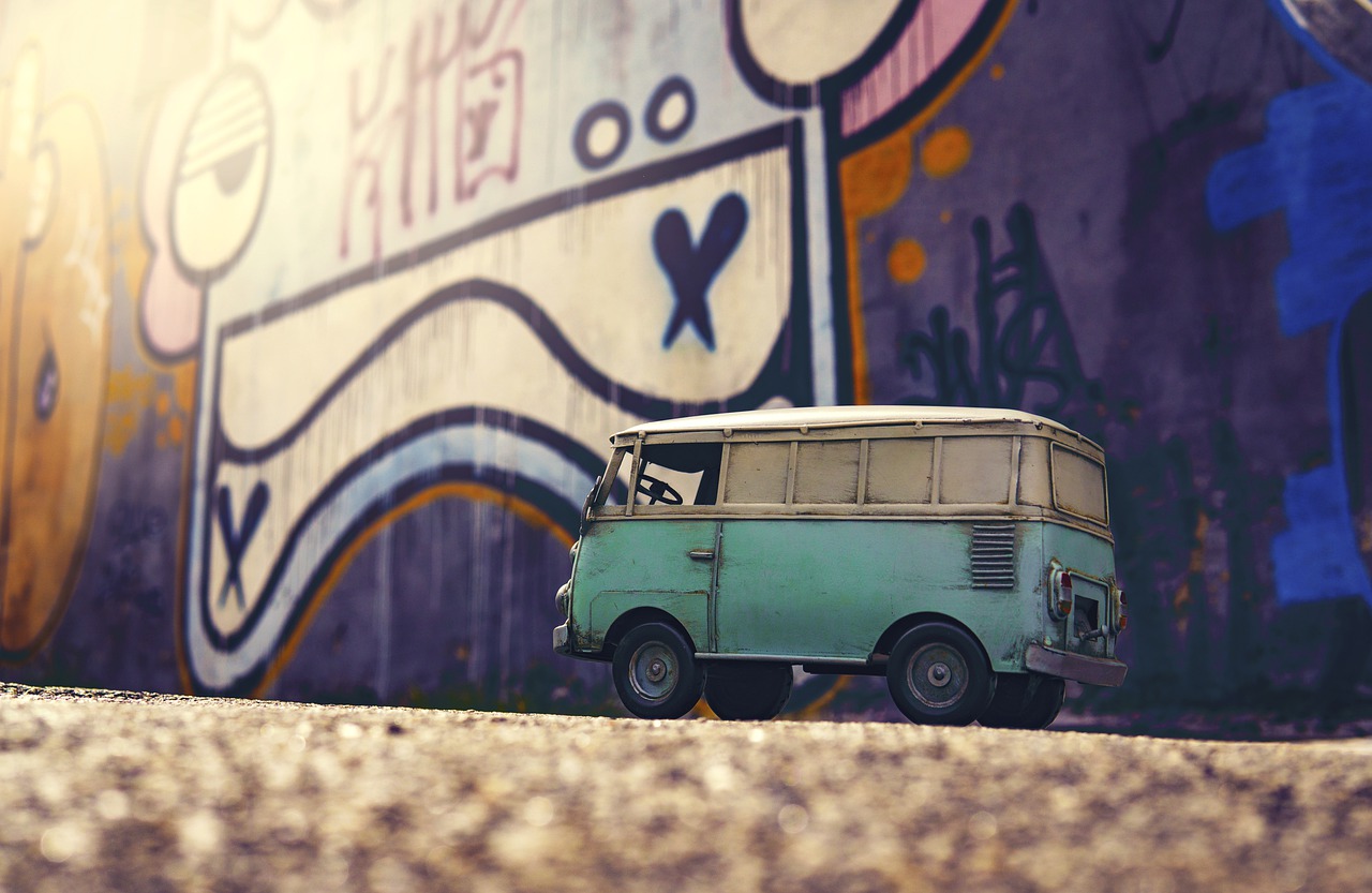 Van Hippie Bus Camper Travel  - JoshuaWoroniecki / Pixabay