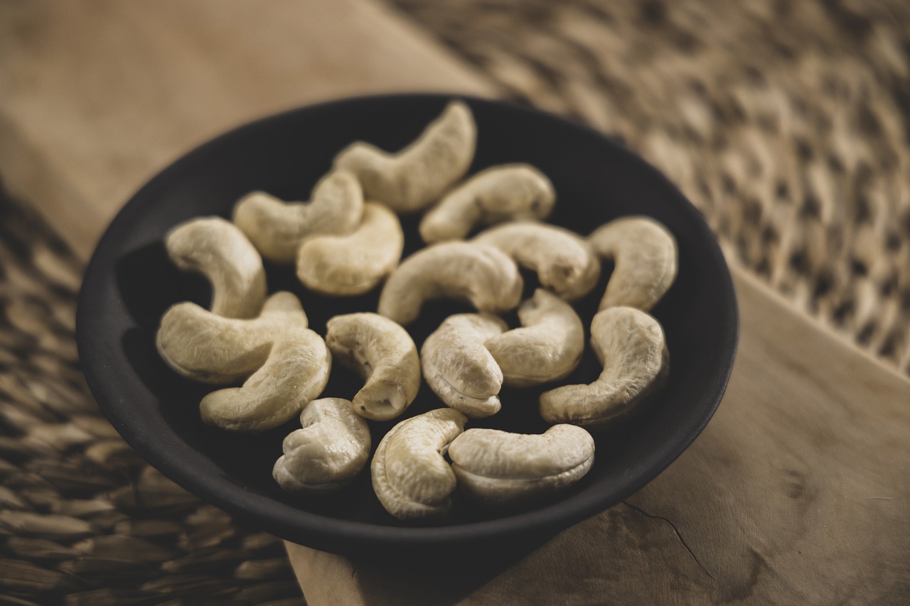 Cashew Nuts Snack Dried Nuts Food - Engin_Akyurt / Pixabay