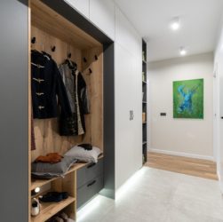 Wardrobe Mirror Corridor Clothes - promofocus / Pixabay
