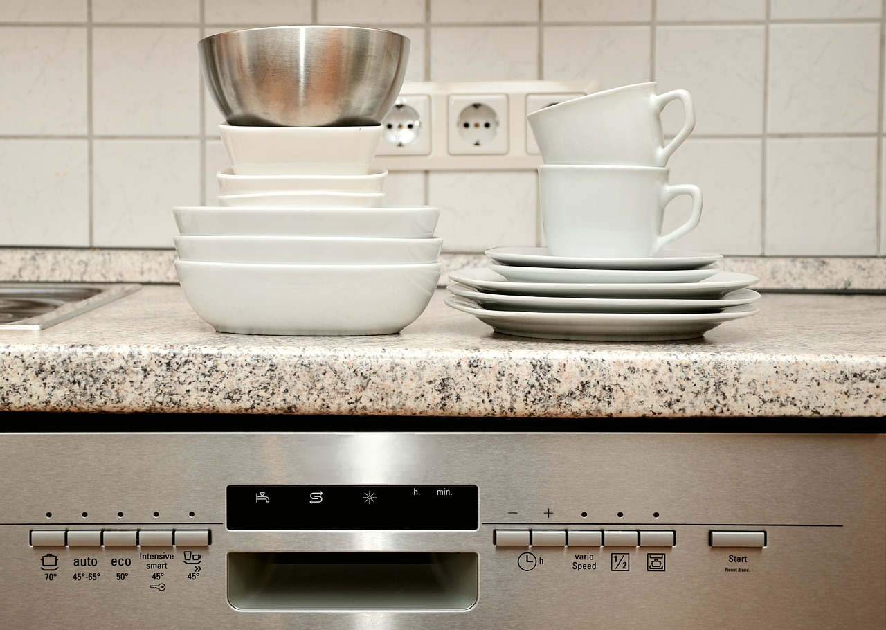 Dishes Dishwasher Kitchen  - congerdesign / Pixabay