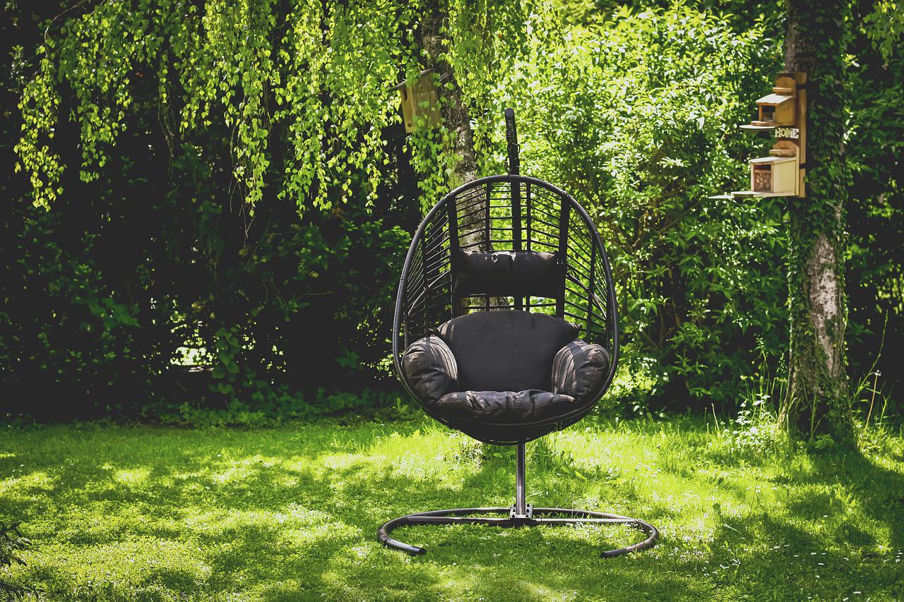 Hanging Chair Garden Idyllic - Alexas_Fotos / Pixabay
